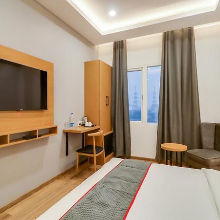 Super Townhouse Jashn Hotell Chinhat Eksteriør bilde