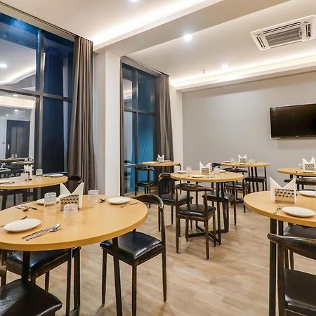 Super Townhouse Jashn Hotell Chinhat Eksteriør bilde