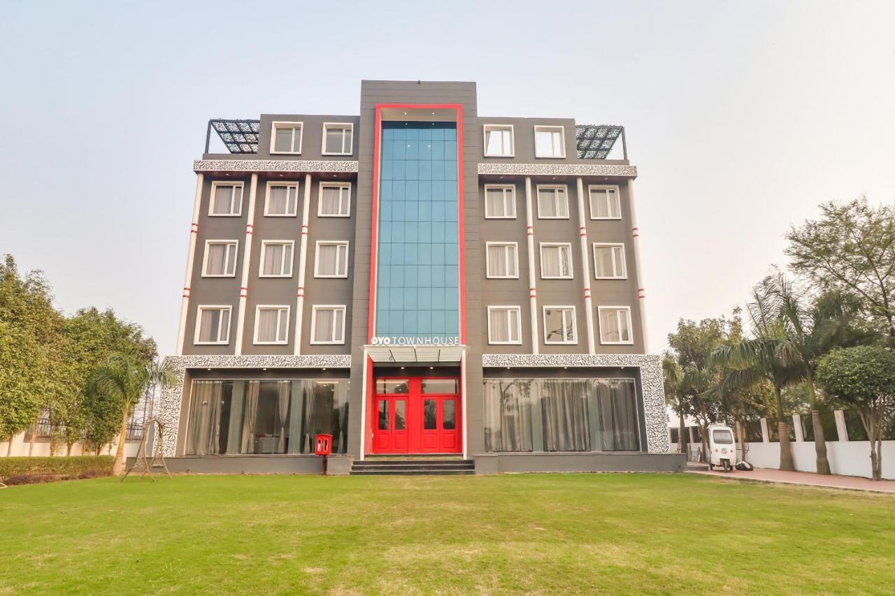 Super Townhouse Jashn Hotell Chinhat Eksteriør bilde