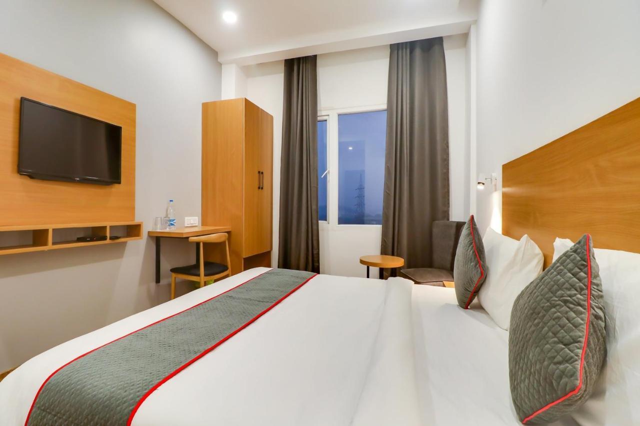 Super Townhouse Jashn Hotell Chinhat Eksteriør bilde