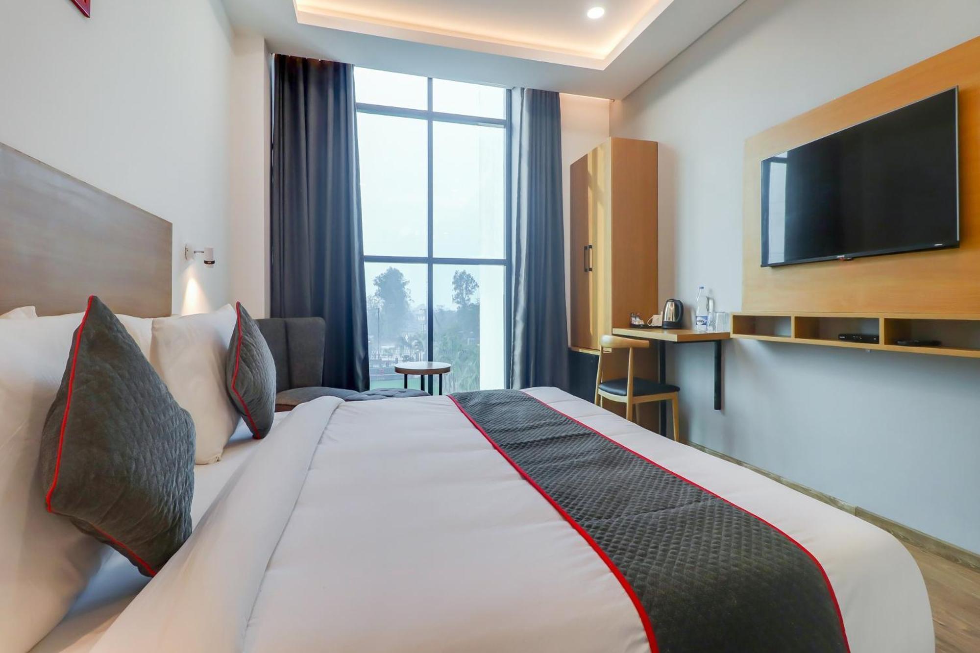 Super Townhouse Jashn Hotell Chinhat Eksteriør bilde