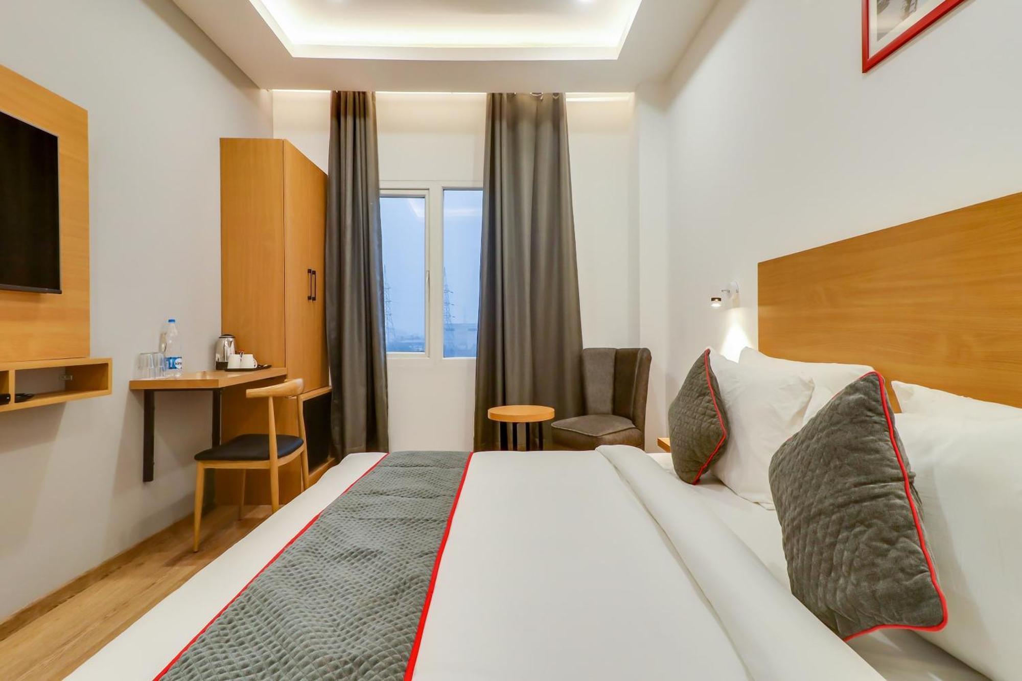 Super Townhouse Jashn Hotell Chinhat Eksteriør bilde