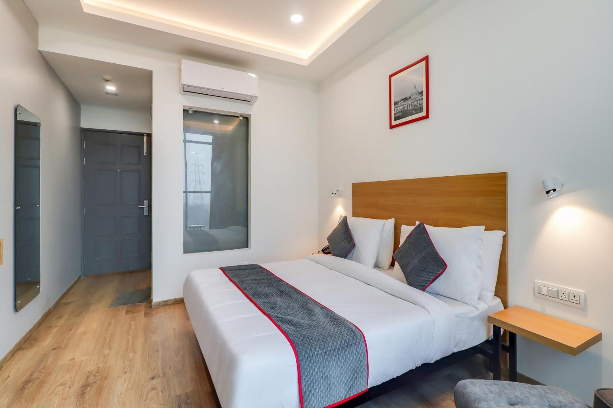 Super Townhouse Jashn Hotell Chinhat Eksteriør bilde