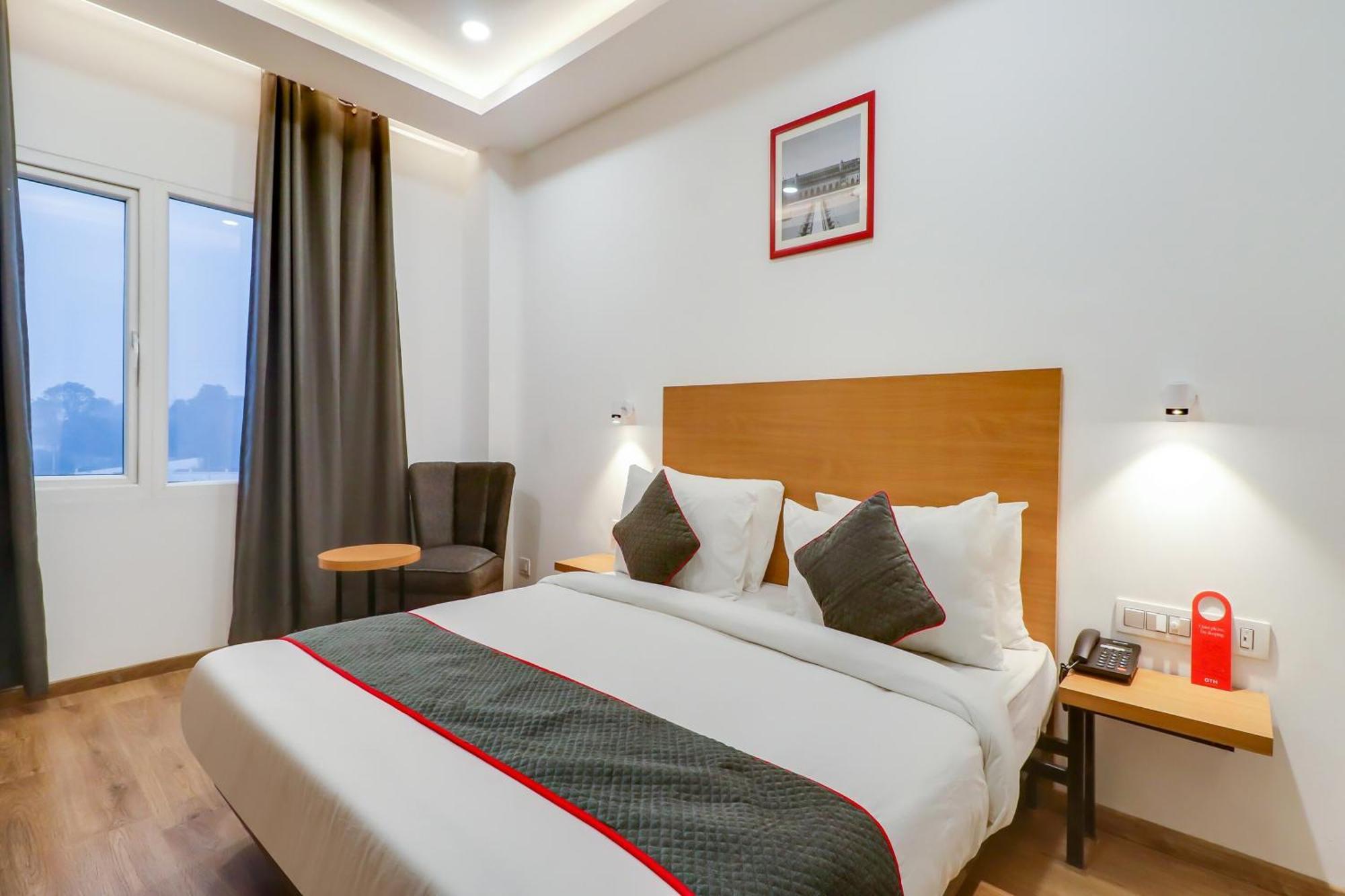 Super Townhouse Jashn Hotell Chinhat Eksteriør bilde