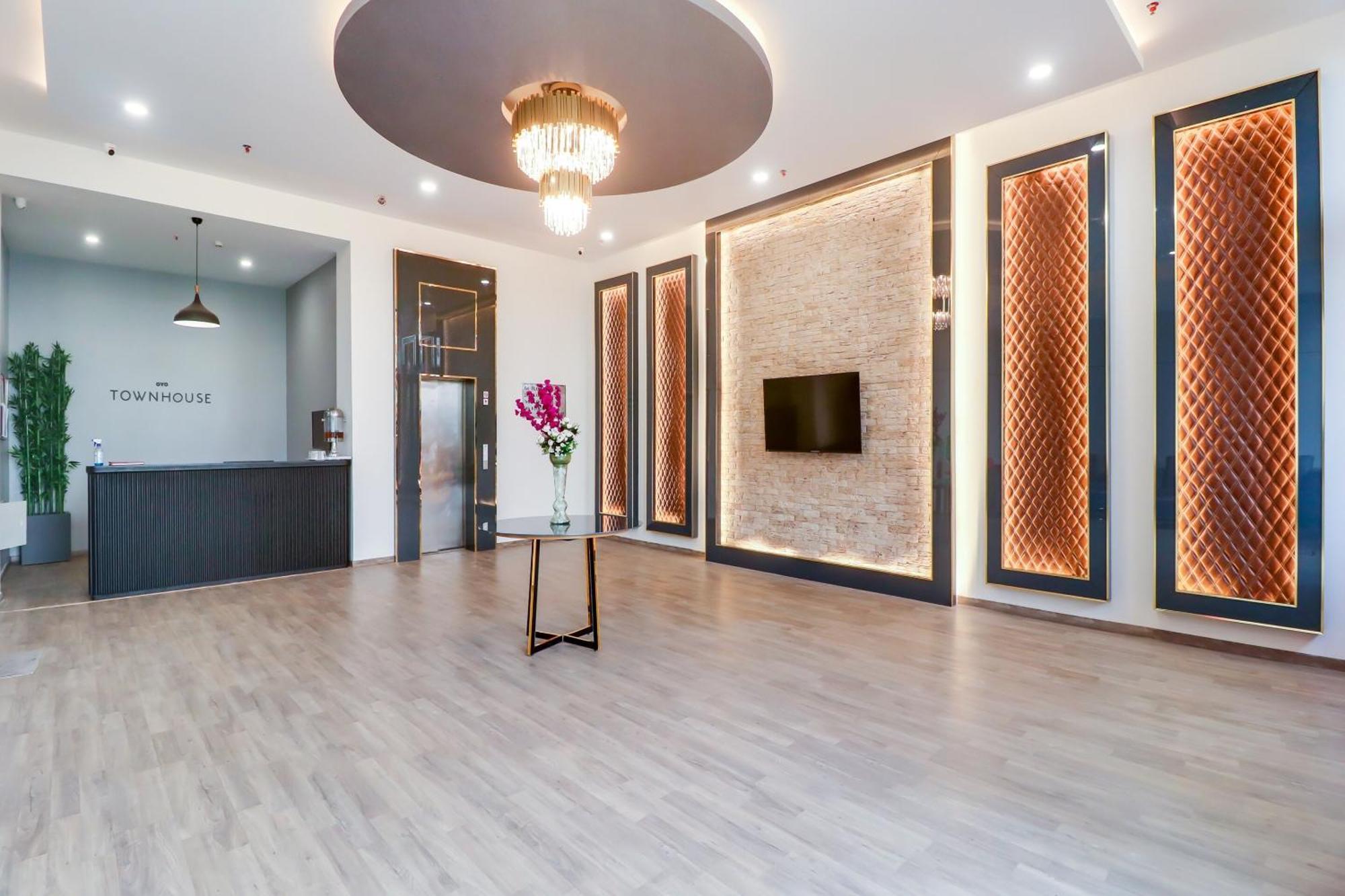 Super Townhouse Jashn Hotell Chinhat Eksteriør bilde