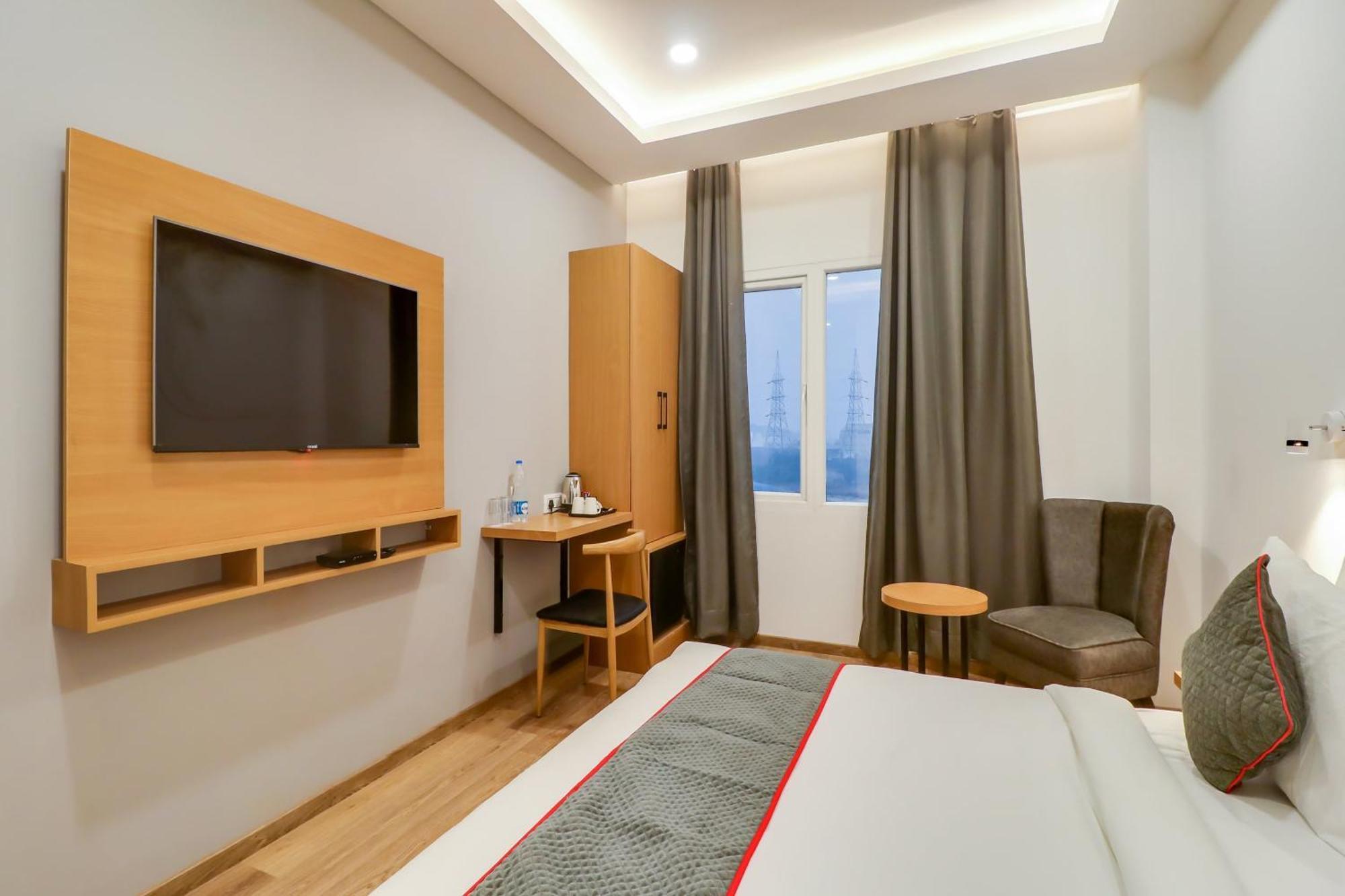 Super Townhouse Jashn Hotell Chinhat Eksteriør bilde