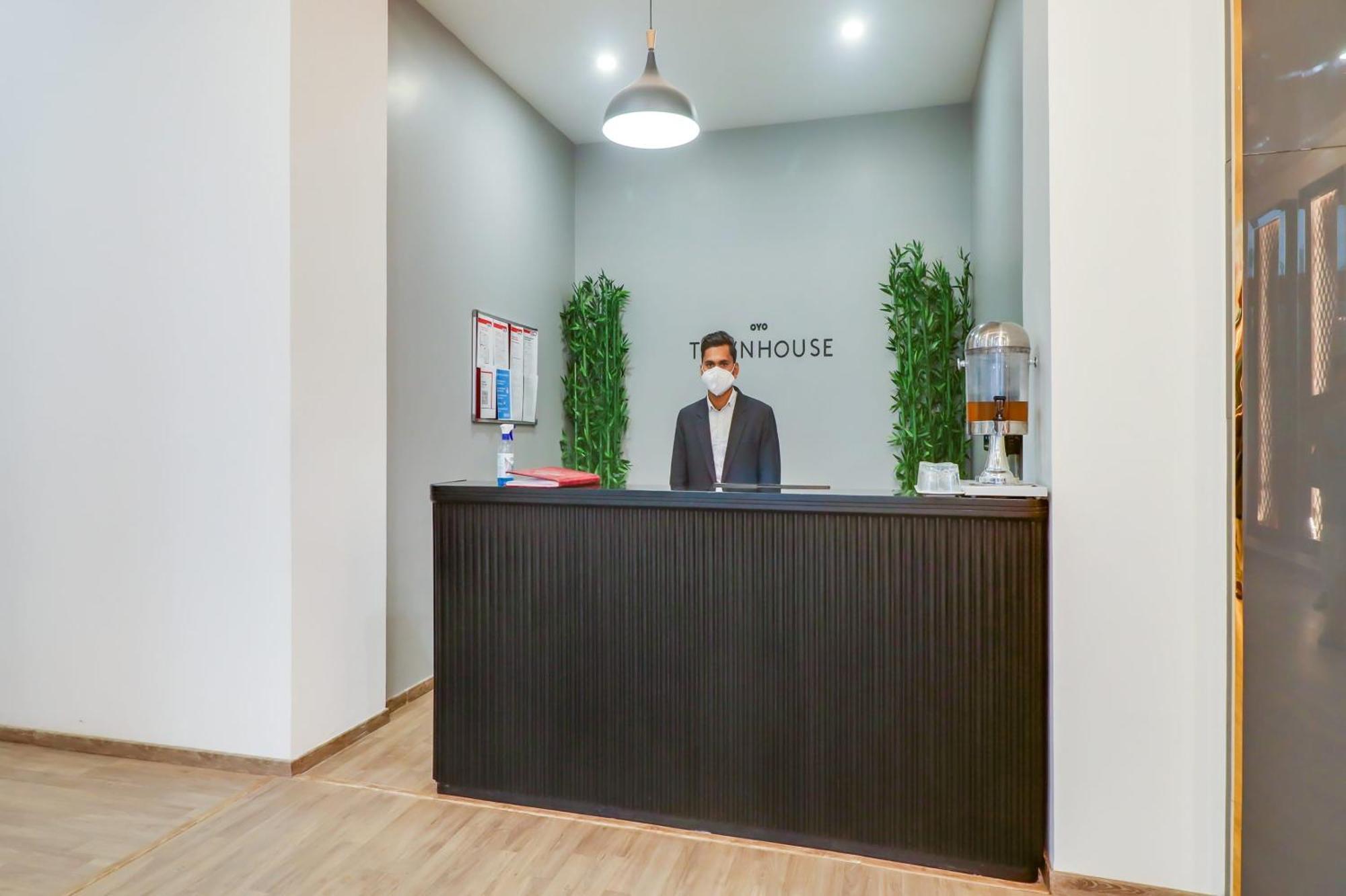 Super Townhouse Jashn Hotell Chinhat Eksteriør bilde
