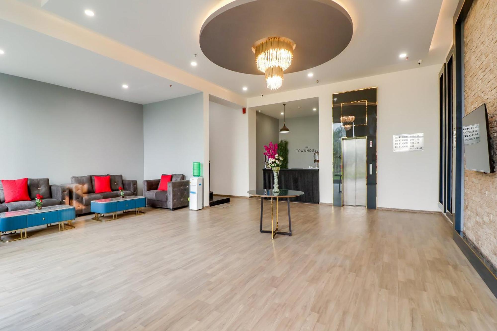 Super Townhouse Jashn Hotell Chinhat Eksteriør bilde