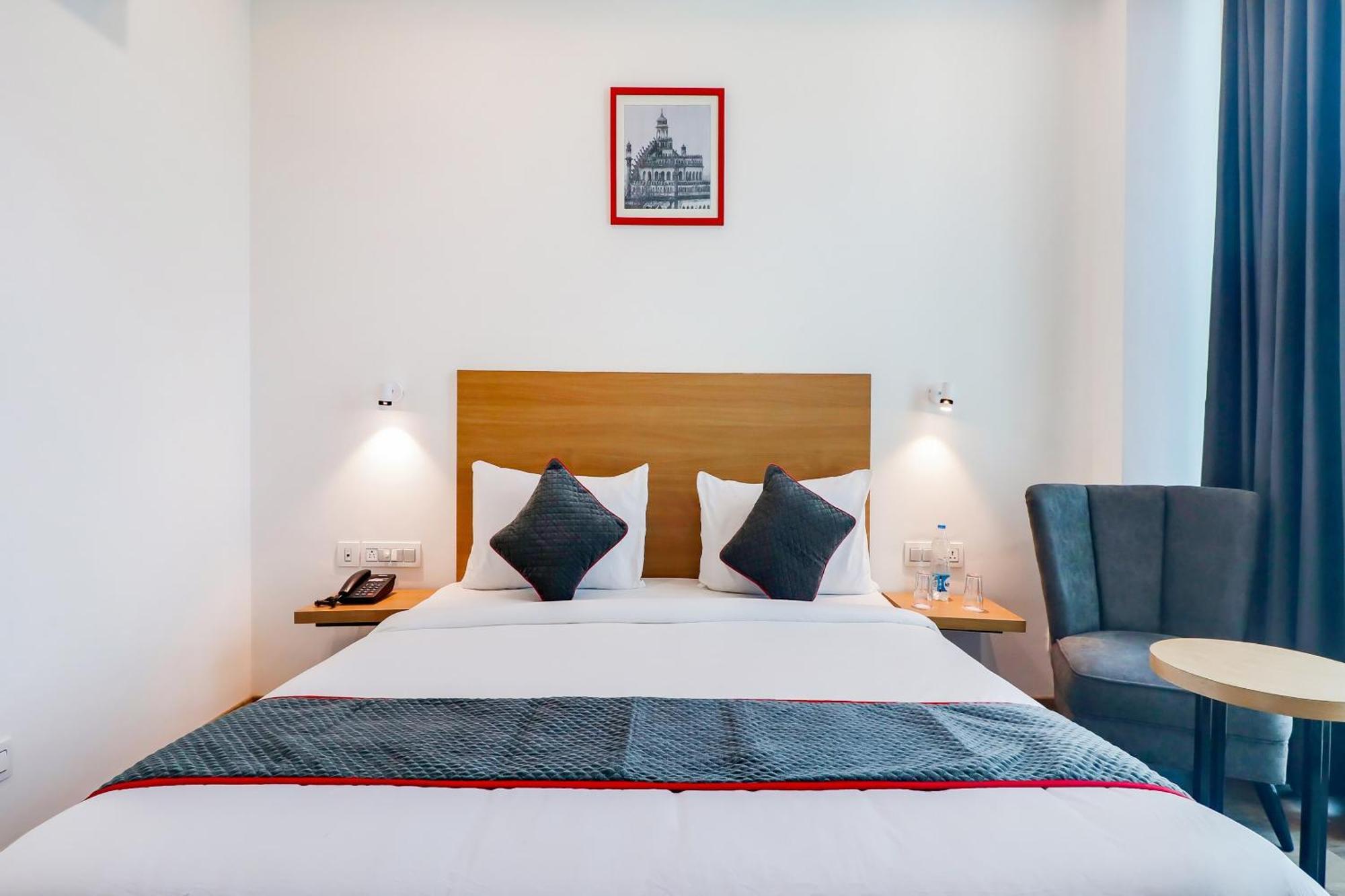 Super Townhouse Jashn Hotell Chinhat Eksteriør bilde